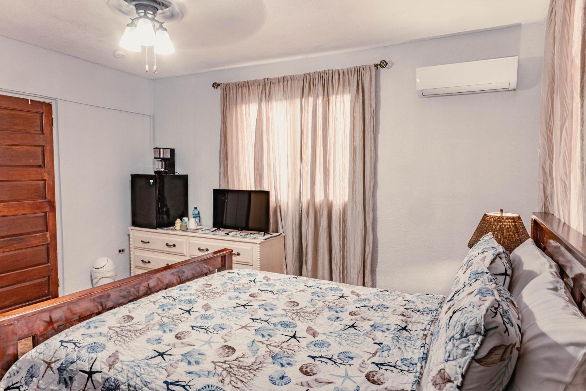 Bonefish Hotel Dangriga Exterior photo